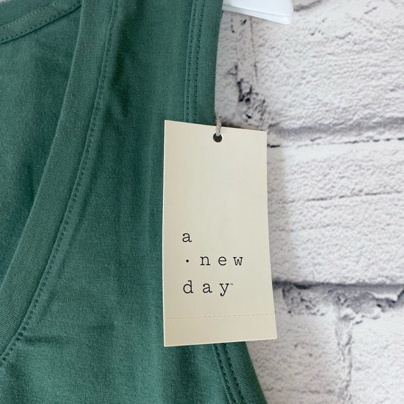 A New Day Green Boho U Line Tank Top size Medium - Picture 4 of 4
